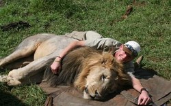 Nam Phi: Thợ săn bị voi nặng 6 tấn lên cơn động đực giẫm chết