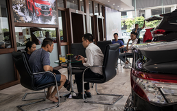 Dù phải mua chênh lệch cả trăm triệu, mỗi phút người Việt vẫn mua 1 chiếc ô tô