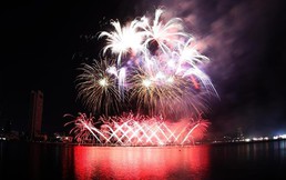 Sông Hàn rực rỡ trong đêm khai mạc Lễ hội pháo hoa quốc tế Đà Nẵng