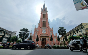Bộ ảnh những nhà thờ lâu đời ở TP.HCM dịp Giáng sinh 2023