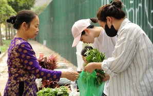 Góc “Chợ Quê”: Nơi kết nối yêu thương qua những nông sản sạch