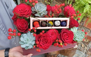 Hoa hồng kết hợp chocolate lạ mắt, đắt khách lễ Valentine