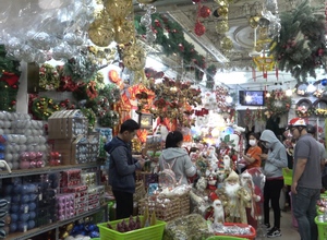 "Chợ Noel Sài Gòn" náo nhiệt trước mùa Giáng sinh