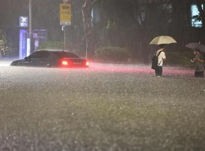Video: Mưa cực to ở Hàn Quốc, ít nhất 7 người thiệt mạng