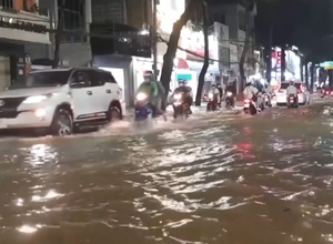 Video: Nhiều tuyến đường ở Cần Thơ ngập nặng vì triều cường trong ngày tết