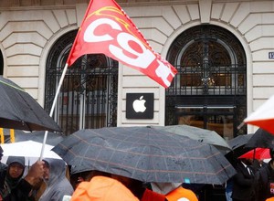 Clip: Nhân viên Apple biểu tình trên toàn nước Pháp đúng thời điểm iPhone 15 bắt đầu mở bán