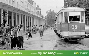 Tiếng tàu điện leng keng vang vọng trên phố cổ