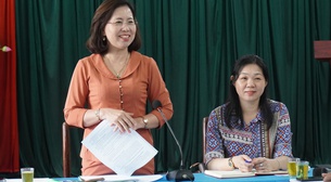 Phó Chủ tịch BCH Hội Nông dân Việt Nam Bùi Thị Thơm đánh giá cao CLB "Nông dân với pháp luật" xã Hoàn Sơn