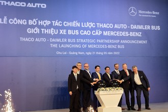 Tỷ phú Trần Bá Dương hợp tác với Daimler Bus ra dòng xe Bus Mercedes-Benz 