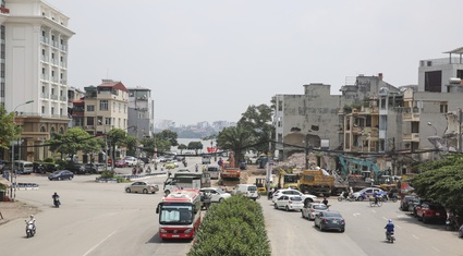 Đoạn đường 300 mét thi công hơn 10 năm chưa xong ở Hà Nội