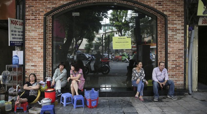 Khách sạn, nhà cho thuê được “tận dụng” thành quán trà đá sau dịch Covid-19