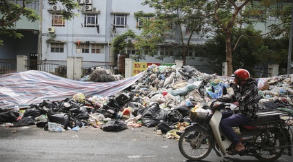 Kinh hoàng rác thải "bủa vây" khu tập luyện của vận động viên thể thao quốc gia