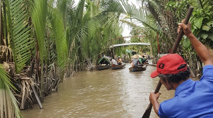 “Đứng ngồi không yên” với kiểu du lịch đậm chất dân dã ở Bến Tre