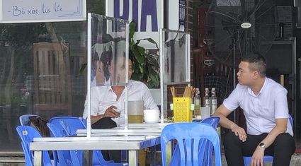 Hà Nội: Nhà hàng, quán cà phê, trà đá vỉa hè nơi chấp hành tốt, nơi vẫn ngang nhiên hoạt động 
