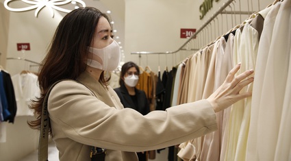 Black Friday: Phố thời trang Hà Nội rợp biển giảm giá "sốc" 