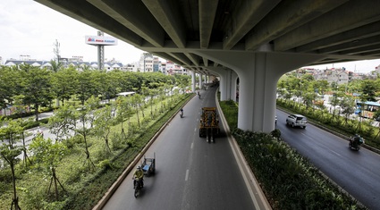 Hà Nội: Con đường trở thành “ốc đảo” mát rượi bởi đường trên cao và cây xanh