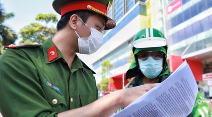 Hà Nội giao công an tăng cường kiểm soát, nghiên cứu quy định mới về giấy đi đường 