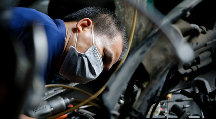 Hà Nội: Cửa hàng sửa xe máy đông nghịt, nhiều người chờ cả ngày mới được nhận xe
