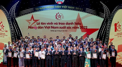 Ảnh toàn cảnh Lễ tôn vinh và trao danh hiệu cho 100 Nông dân Việt Nam xuất sắc 2022