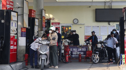 Nhiều cây xăng tại Hà Nội mở bán trở lại sau khi Bộ Công thương chỉ đạo “nóng”