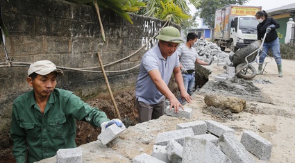 Chàng trai 24 tuổi thời 4.0 kiêm nhiệm Bí thư Chi bộ và Trưởng thôn