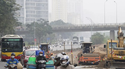 Thần tốc thi công mở rộng đường gom đại lộ Thăng Long để chống ngập và giảm ùn tắc