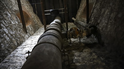 Khám phá bên trong tháp nước Hàng Đậu với đường ống dẫn nước hơn 100 năm tuổi