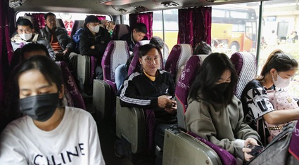 Xe khách xuất bến kín ghế, nhà xe phải tăng cường chuyến đưa người dân về quê nghỉ Tết Dương lịch 2024