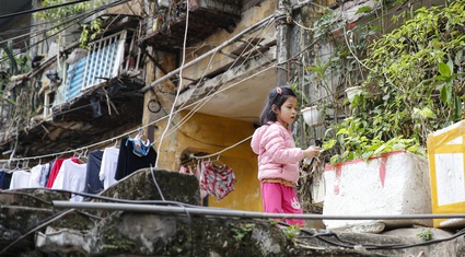 "Lạnh gáy" khu tập thể xuống cấp nghiêm trọng nhưng chưa di dời dân tại Hà Nội