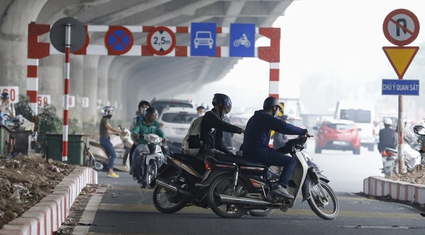 Xe máy đi ngược chiều, quay đầu bỏ chạy khi thấy chốt CSGT tại đường Nguyễn Xiển mở rộng