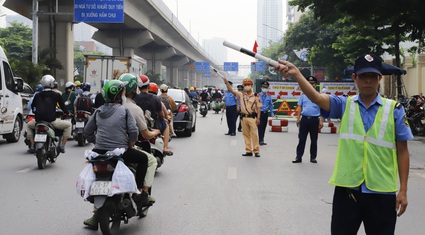 Giao thông đường Nguyễn Trãi (Hà Nội) ngày đầu đặt "lô cốt" rộng 383 m2