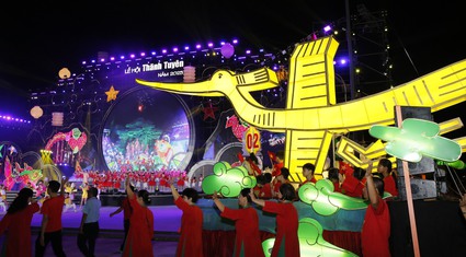 Chiêm ngưỡng những mô hình đèn Trung thu khổng lồ tại Lễ hội thành Tuyên năm 2023