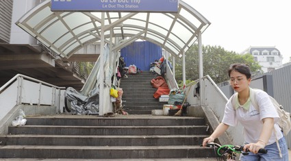 Nhà ga đường sắt Nhổn - ga Hà Nội ngập rác, bốc mùi hôi thối trước ngày chính thức đi vào hoạt động