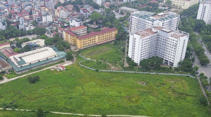 Sau gần 2 thập kỷ, cỏ vẫn mọc xanh tốt tại vị trí xây bệnh viện tiêu chuẩn quốc tế 5 sao ở Hà Nội