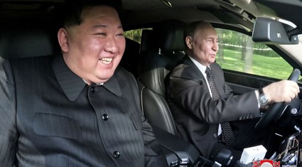 Ảnh thế giới 7 ngày qua: Tổng thống Putin lái ô tô chở Chủ tịch Triều Tiên Kim Jong-un dạo phố Bình Nhưỡng