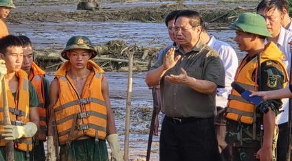 Thủ tướng Phạm Minh Chính đến hiện trường Làng Nủ - nơi gần 100 người chết và mất tích vì lũ quét