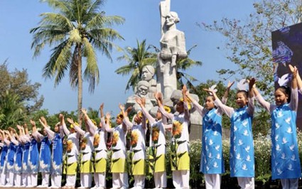 Cựu binh Mỹ, khách quốc tế "đổ về" dự lễ tưởng niệm thảm sát Sơn Mỹ