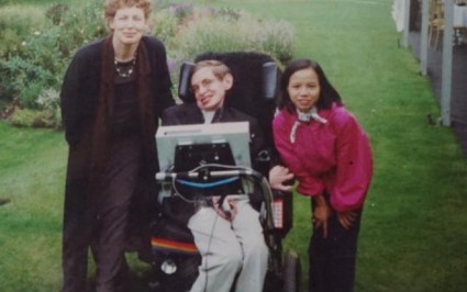 Con gái nuôi Việt Nam kể về những ngày bên Stephen Hawking