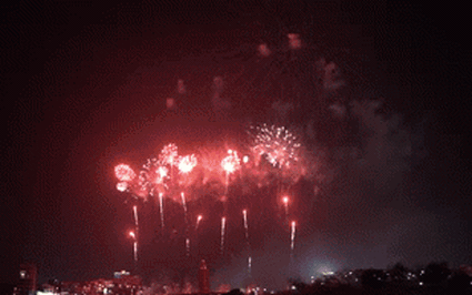 Video: Màn pháo hoa tầm cao dịp Giỗ tổ Hùng Vương khiến người dân vô cùng thích thú