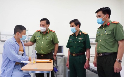 Bộ Công an gửi thư khen tài xế taxi dũng cảm bắt cướp tại Hà Nội