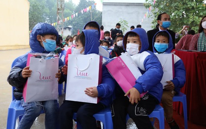 Báo NTNN/Điện tử Dân Việt và nhà tài trợ nối dài ước mơ tới trường cho học sinh vùng cao Hà Giang, Tuyên Quang