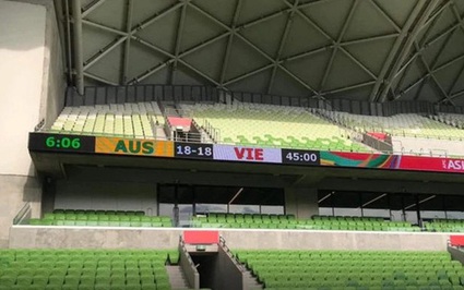 Sân đấu diễn ra trận Australia - Việt Nam test bảng tỷ số với gần... 40 bàn thắng