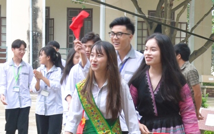 Học sinh vùng cao Sơn La vui đón ngày khai trường