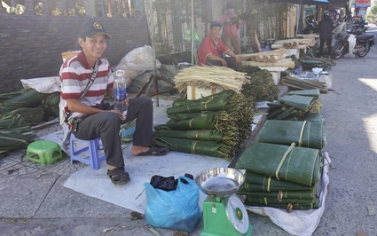 Phiên chợ lạ ở Đà Nẵng: Một năm chỉ họp một lần và chỉ bán duy nhất một mặt hàng đó là lá