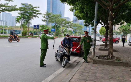 Đi ngược chiều trên đường Dương Đình Nghệ, hàng loạt tài xế bị xử phạt 1,5 triệu đồng