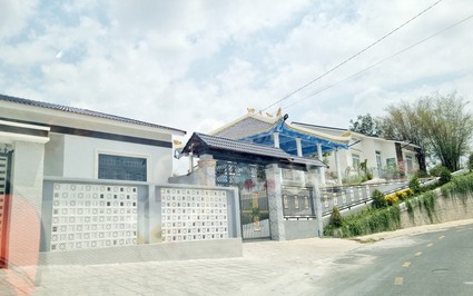 Xin phép làm nhà bốc thuốc từ thiện "hô biến" thành "biệt thự" trái phép 