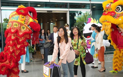 150 du khách Lào đến Đà Nẵng sau khi mở lại đường bay trực tiếp tới Viêng Chăn
