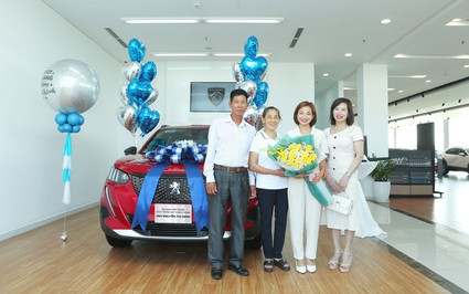 Nguyễn Thị Oanh chính thức nhận xe Peugeot 2008 hơn 900 triệu đồng