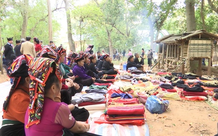 Lễ Đông Sửa của người Thái Đen ở Sơn La tổ chức tại rừng thiêng, vừa cúng lễ vừa đua tài độc đáo