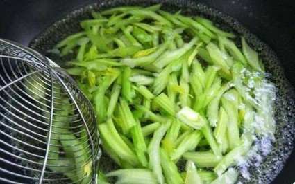 Loại rau bắt buộc phải chần trước khi ăn, vì sức khỏe gia đình bạn, lười đến mấy cũng đừng bỏ qua bước này
